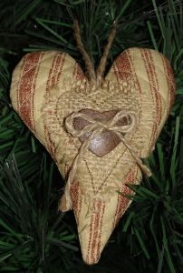 prim_heart_ornament2.jpg